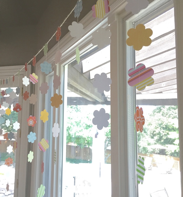 Insanely easy and adorable paper banner backdrop on funyumandfrills.com