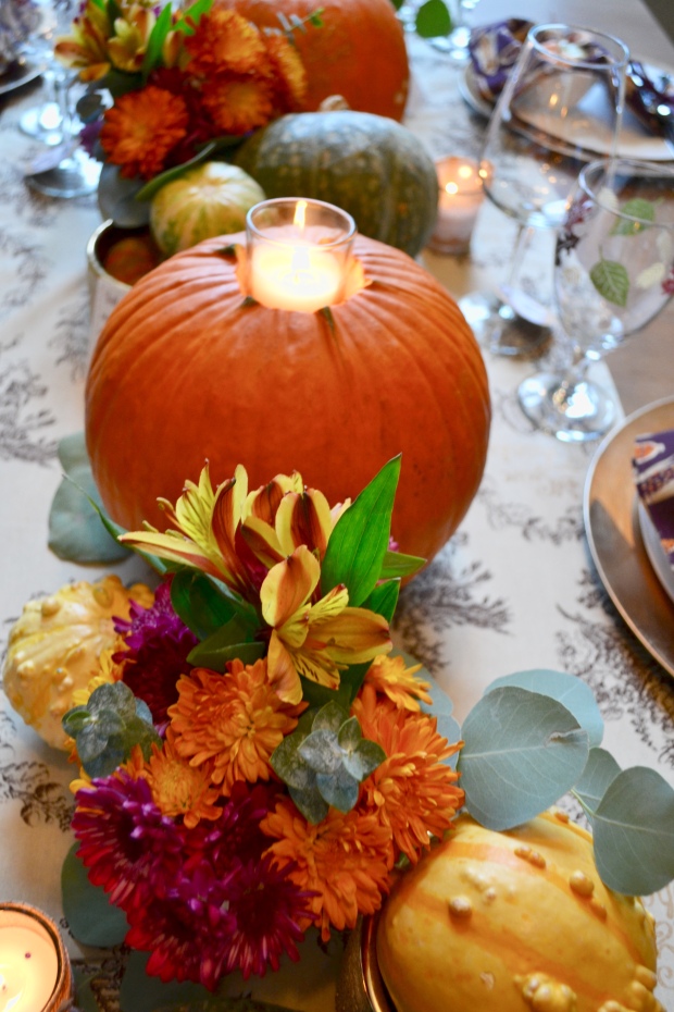 {Fun, Yum & Frills} DIY pumpkin candleholder for the perfect Friendsgiving/Thanksgiving tablsecape on funyumandfrills.com