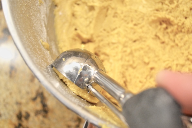 {Fun, Yum & Frills} Using a batter scoop is a MUST when baking these scrumptious pumpkin cookies on funyumandfrills.com!