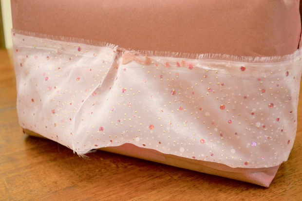 {Fun, Yum & Frills} Adorable and easy DIY on how to wrap your baby shower/diaper shower diapers and wipes! Ballerina for the girls and police car and submarine for the little boys. Funyumandfrills.com