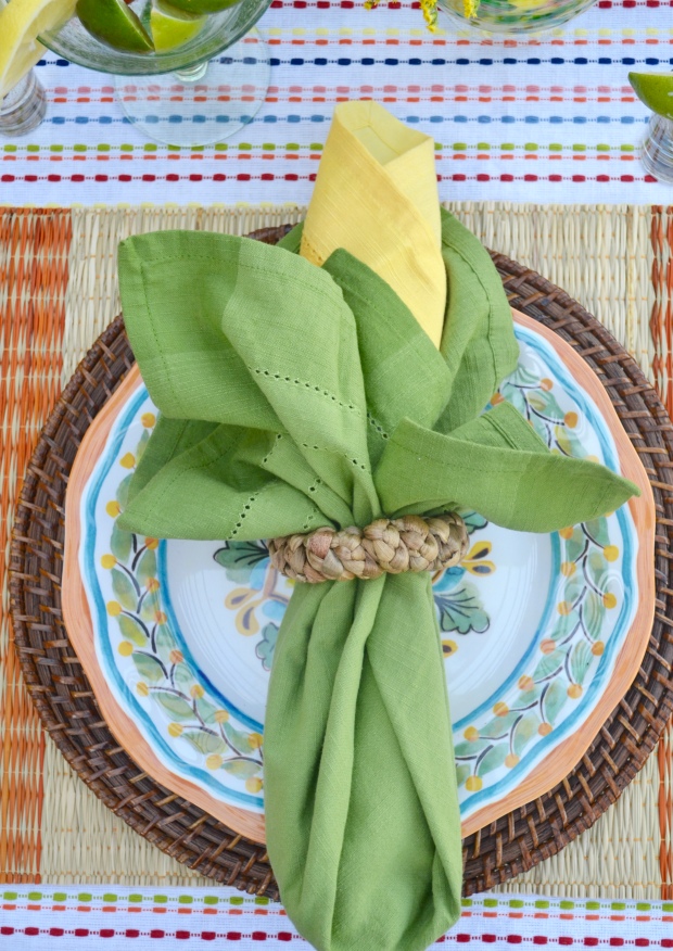 {Fun, Yum & Frills} Fun Cinco de Mayo inspired siesta tablescape complete with tequila and lime place cards and corn on the cob napkins!