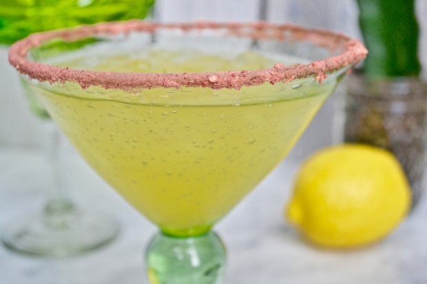 {Fun, Yum & Frills} Mango Margarita - a simple, easy and LOW CAL version of your perfect margarita! The perfect summer drink or Cinco de Mayo celebration cocktail!